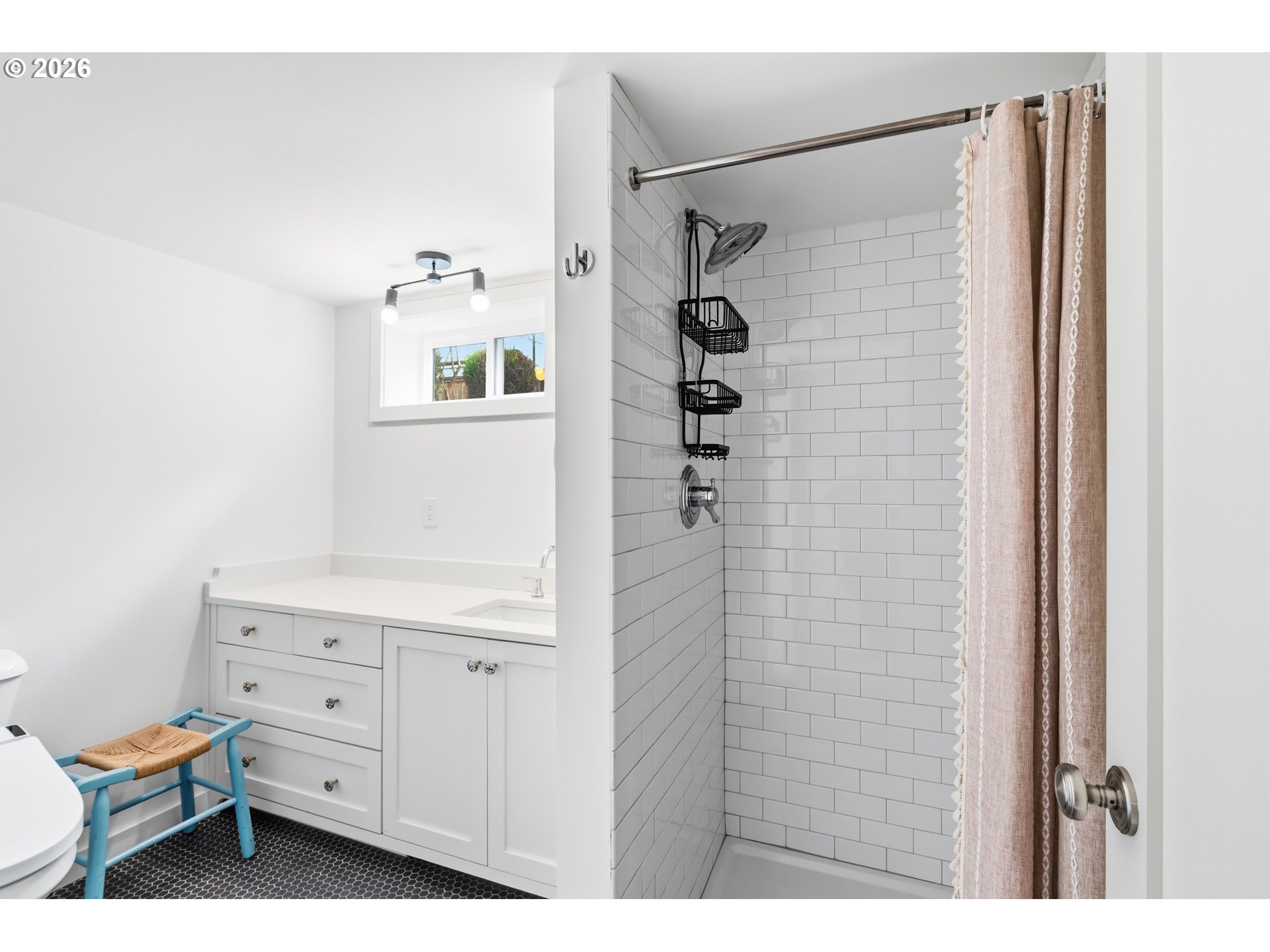 1806 North Terry Street Portland, OR 97217 - Photo 36 of 48 Bathroom