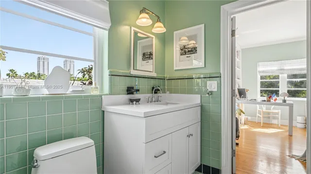 $4,800,000 | 4805 Cherokee Avenue, Miami Beach, FL 33140