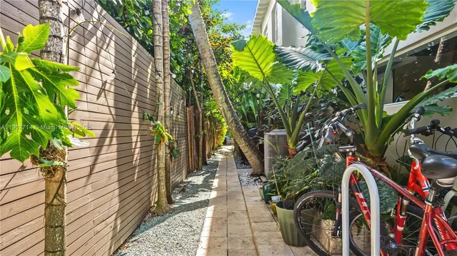 $4,800,000 | 4805 Cherokee Avenue, Miami Beach, FL 33140