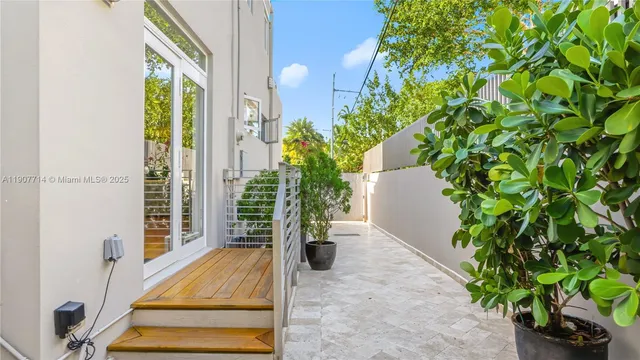 $4,800,000 | 4805 Cherokee Avenue, Miami Beach, FL 33140