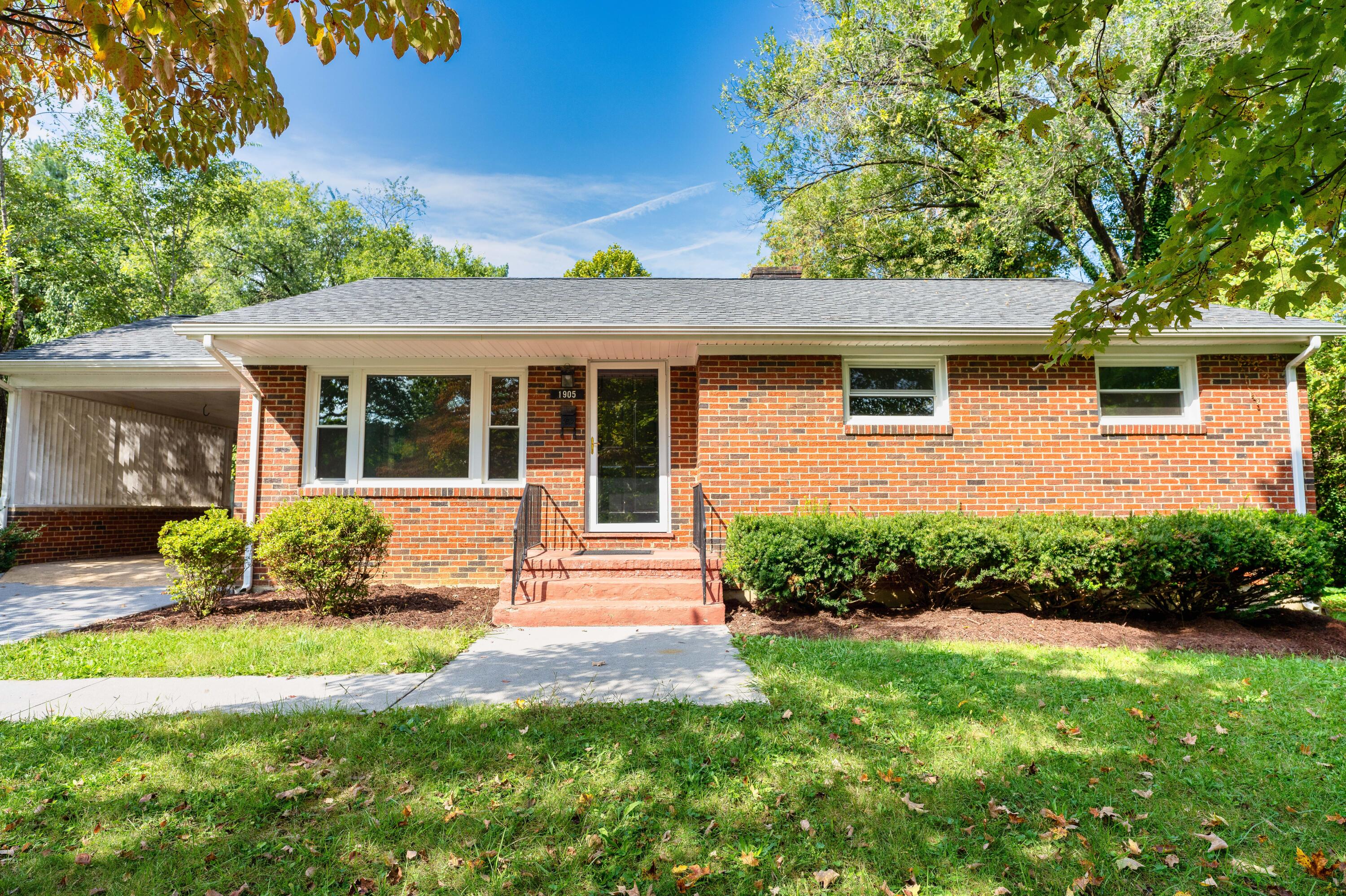 1905 Langdon Road Southwest Roanoke, VA 24015 - Photo 1 of 10 front of house