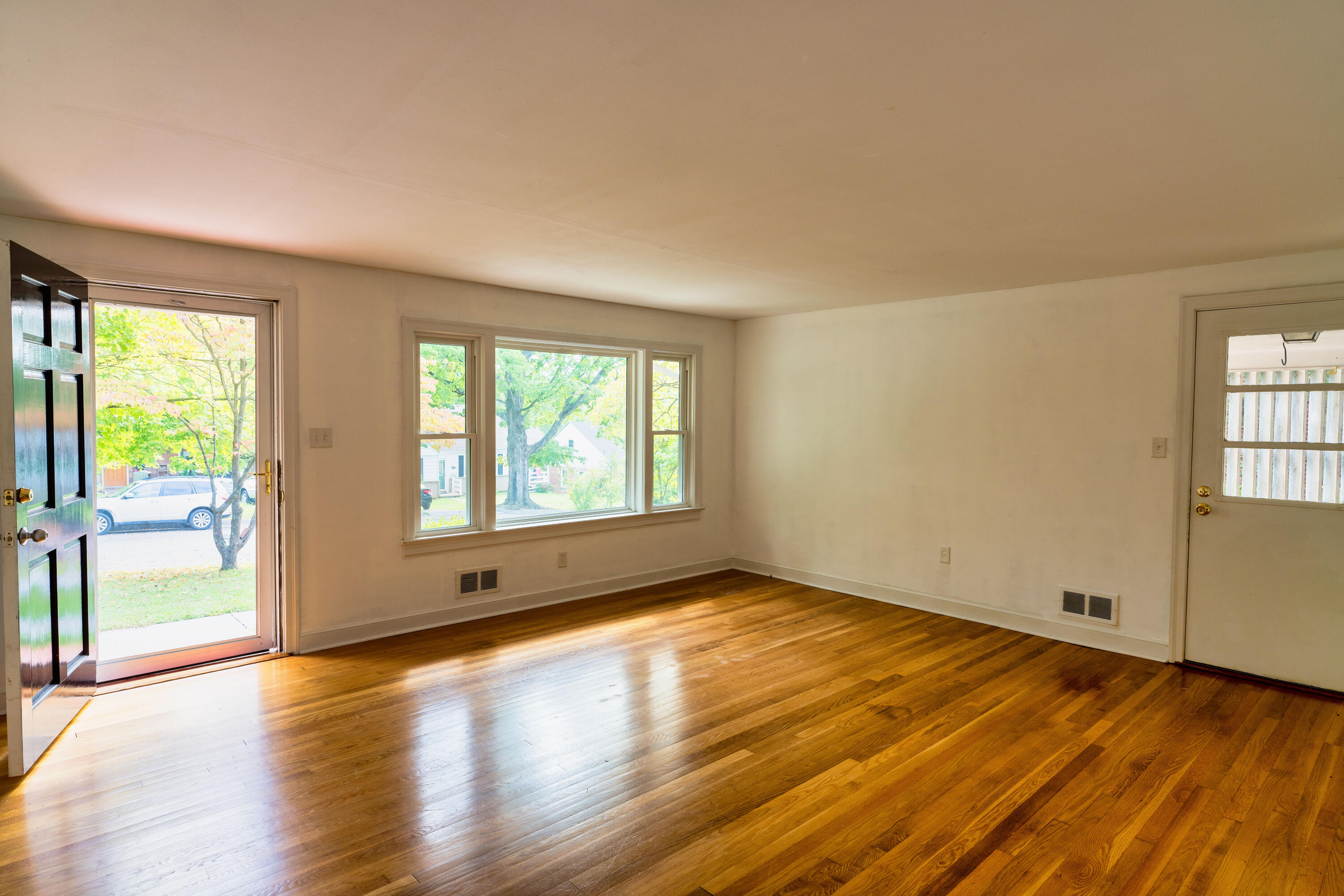 1905 Langdon Road Southwest Roanoke, VA 24015 - Photo 2 of 10 living room