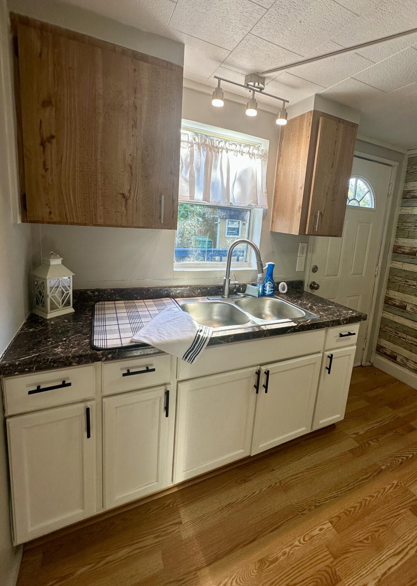 1104 Southwest 11th Street Okeechobee, FL 34974 - Photo 20 of 59 Kitchen overlooks side yard