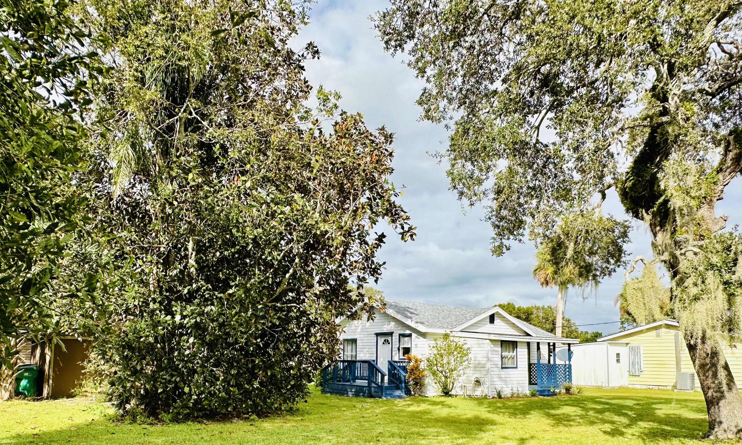 1104 Southwest 11th Street Okeechobee, FL 34974 - Photo 7 of 59 Sideview facing East