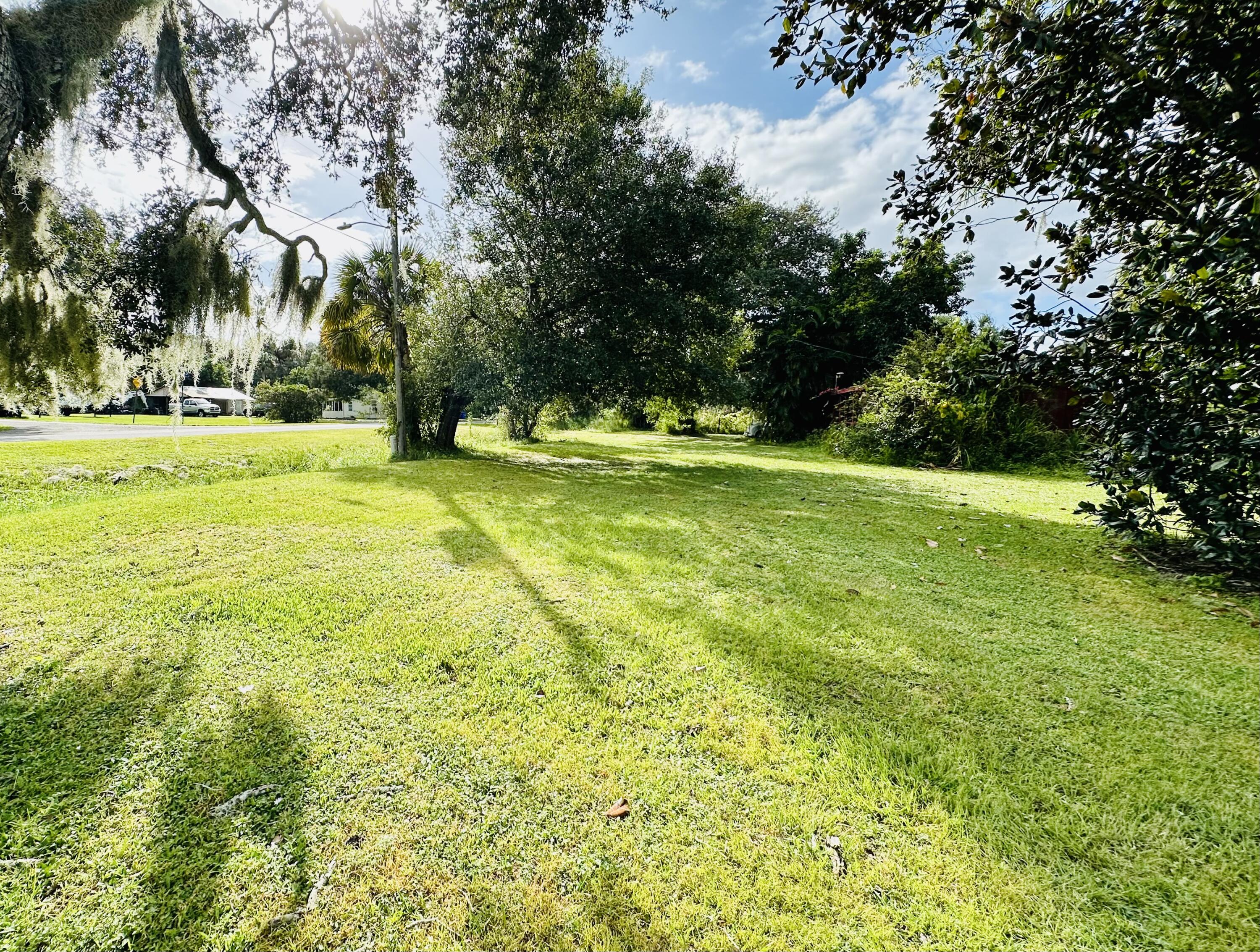 1104 Southwest 11th Street Okeechobee, FL 34974 - Photo 8 of 59 Front yard