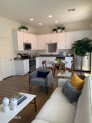 $1,869 | 9652 East Hampton Avenue, Unit 2, Mesa, AZ 85209
