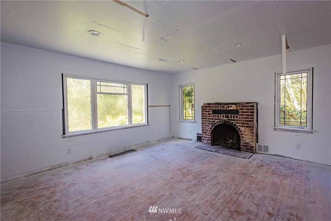 10571 Olalla Valley Road Southeast Olalla, WA 98359 - Photo 11 of 36 Gallery Image 11
