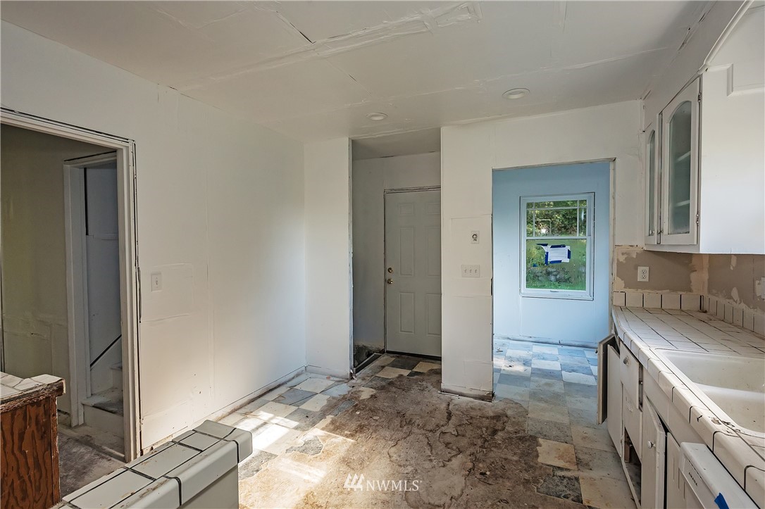 10571 Olalla Valley Road Southeast Olalla, WA 98359 - Photo 5 of 36 Gallery Image 5