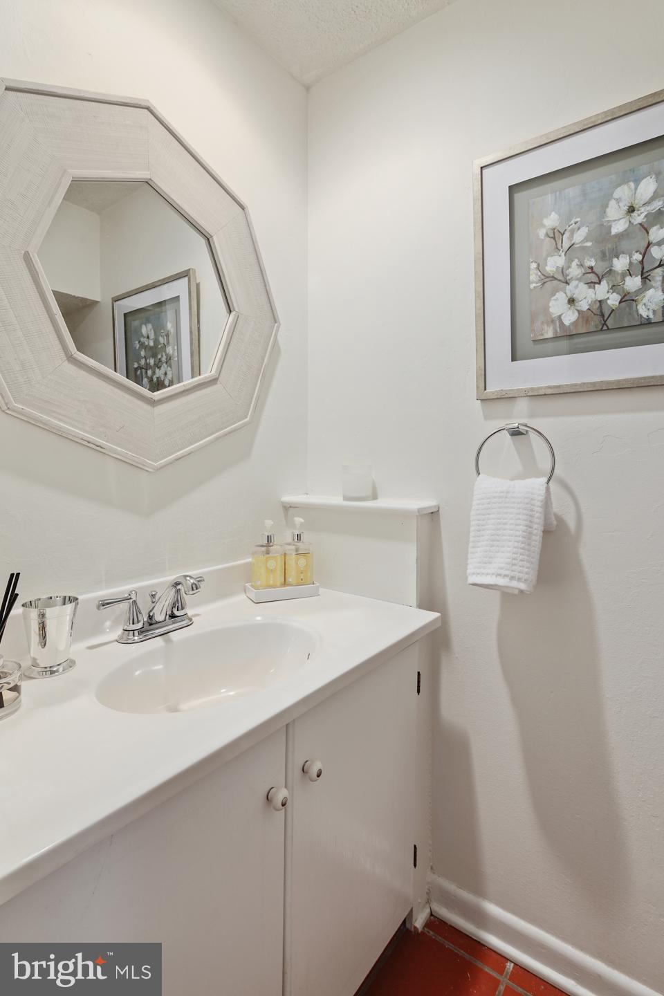 104 Lantoga Road, Unit 3 Wayne, PA 19087 - Photo 10 of 25 powder room