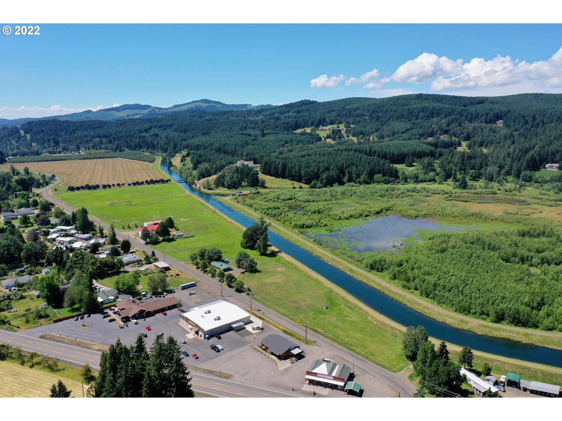 39321 Camp Creek Road Springfield, OR 97478 - Photo 1 of 32 a view of a city with mountain view