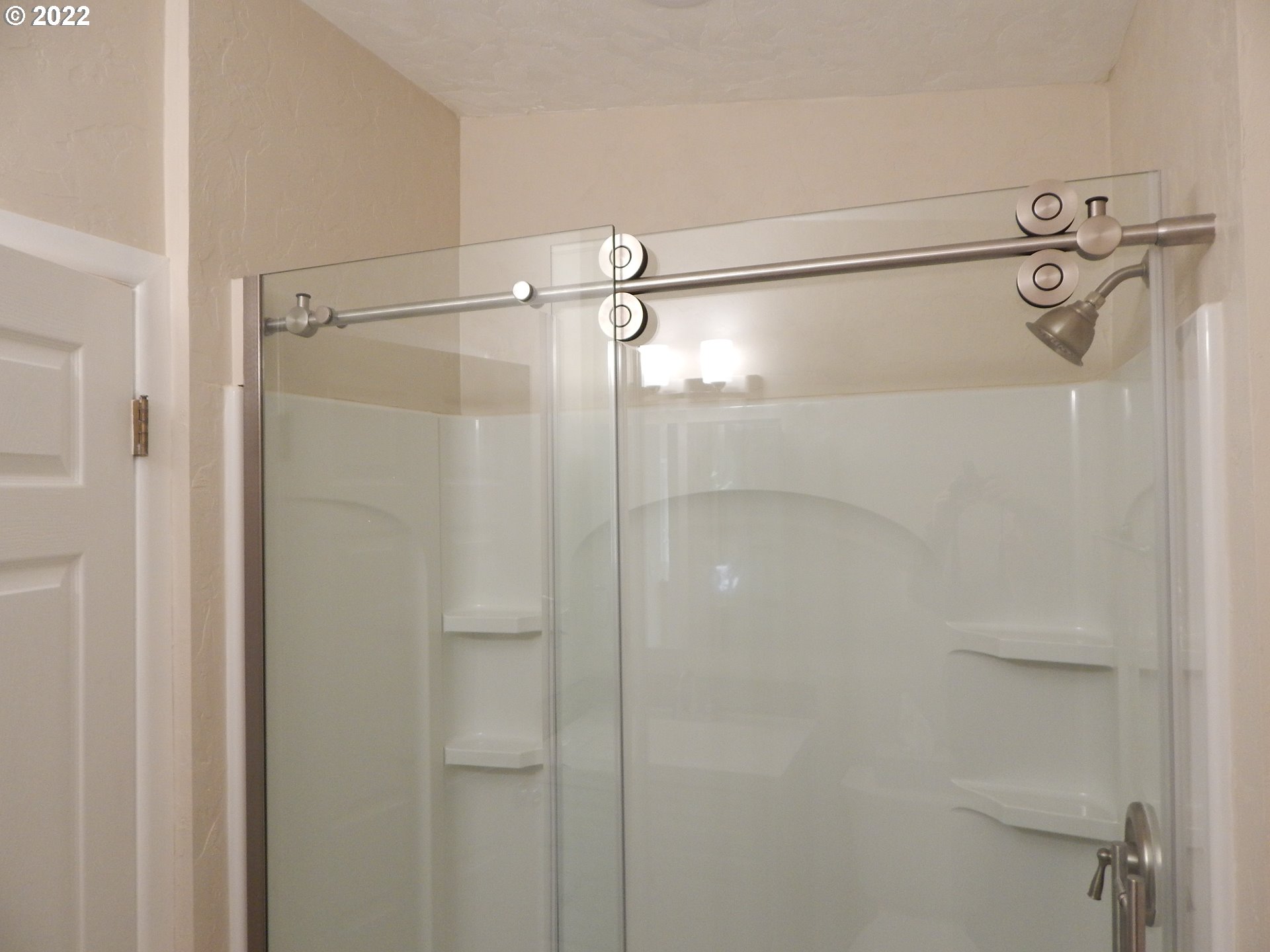 39321 Camp Creek Road Springfield, OR 97478 - Photo 19 of 32 a bathroom with a shower