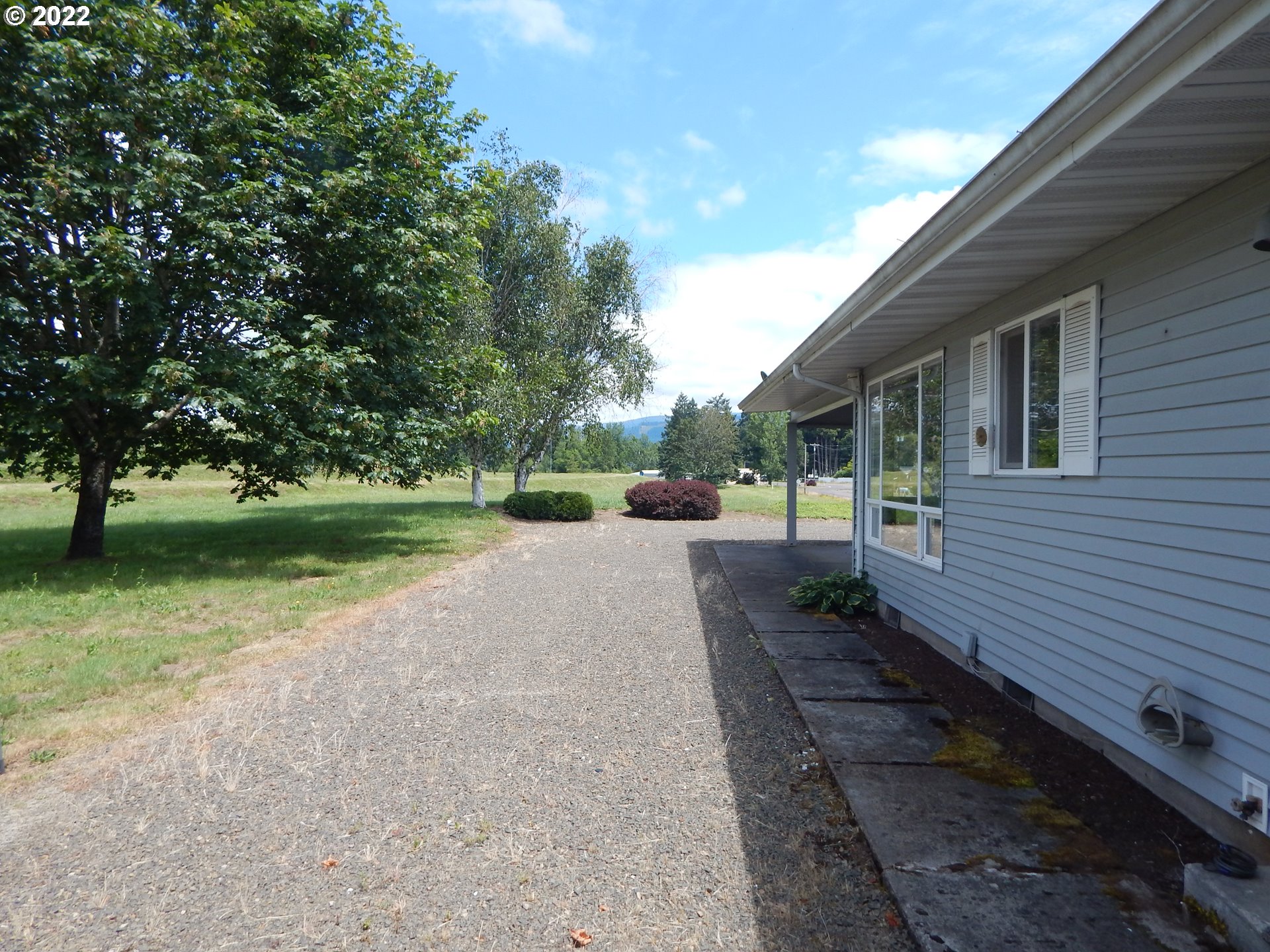 39321 Camp Creek Road Springfield, OR 97478 - Photo 28 of 32 a view of a house with backyard and a garden