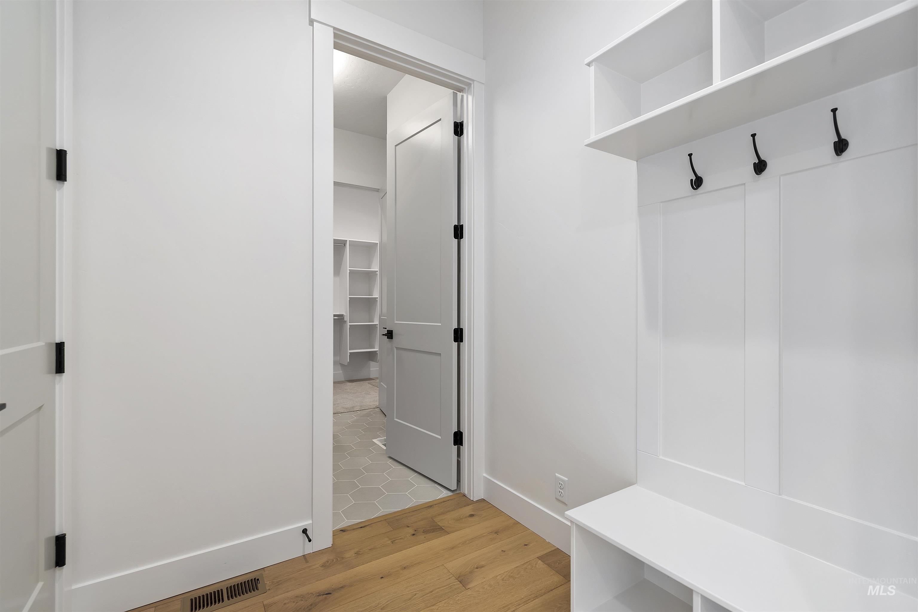 6402 East One Tree Place Eagle, ID 83714 - Photo 8 of 27