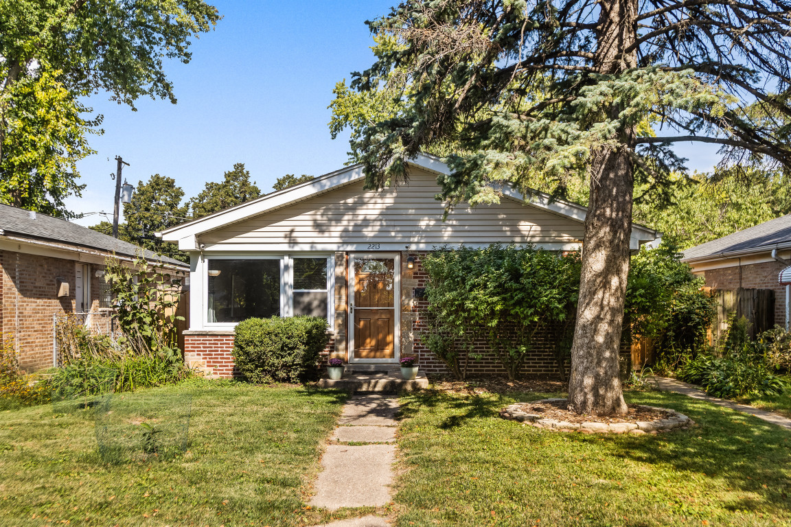 2213 Cleveland Street Evanston, IL 60202 - Photo 1 of 25 Gallery Image 1