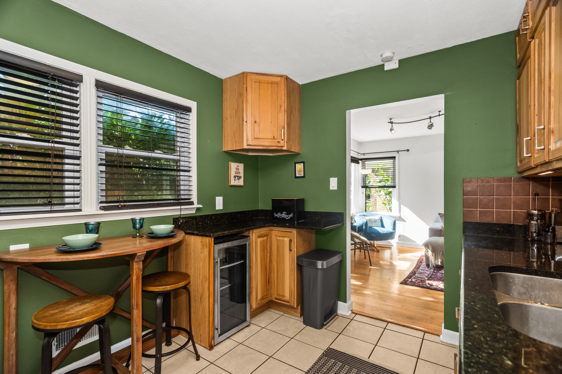 2213 Cleveland Street Evanston, IL 60202 - Photo 8 of 25 Gallery Image 8