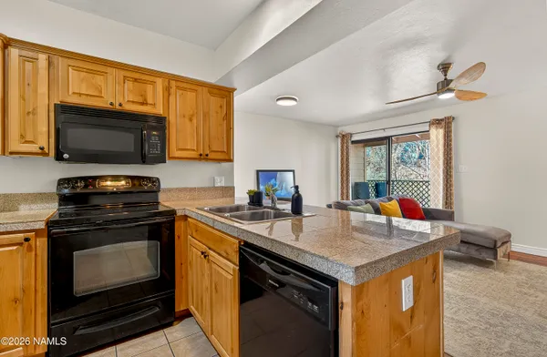 $259,900 | 3200 South Litzler Drive, Unit 4214, Flagstaff, AZ 86005