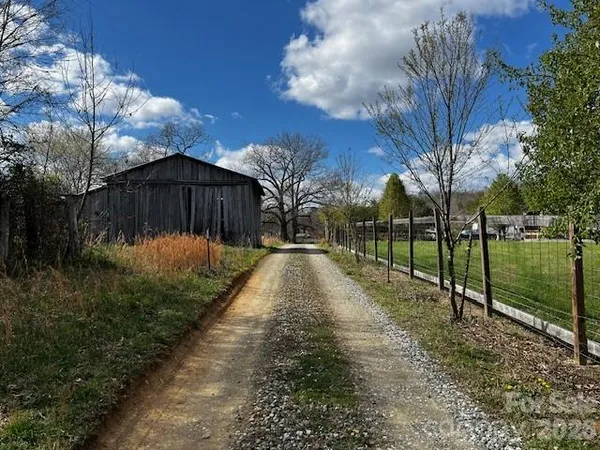 $475,000 | 137 Cowboy Lane, Hot Springs, NC 28743