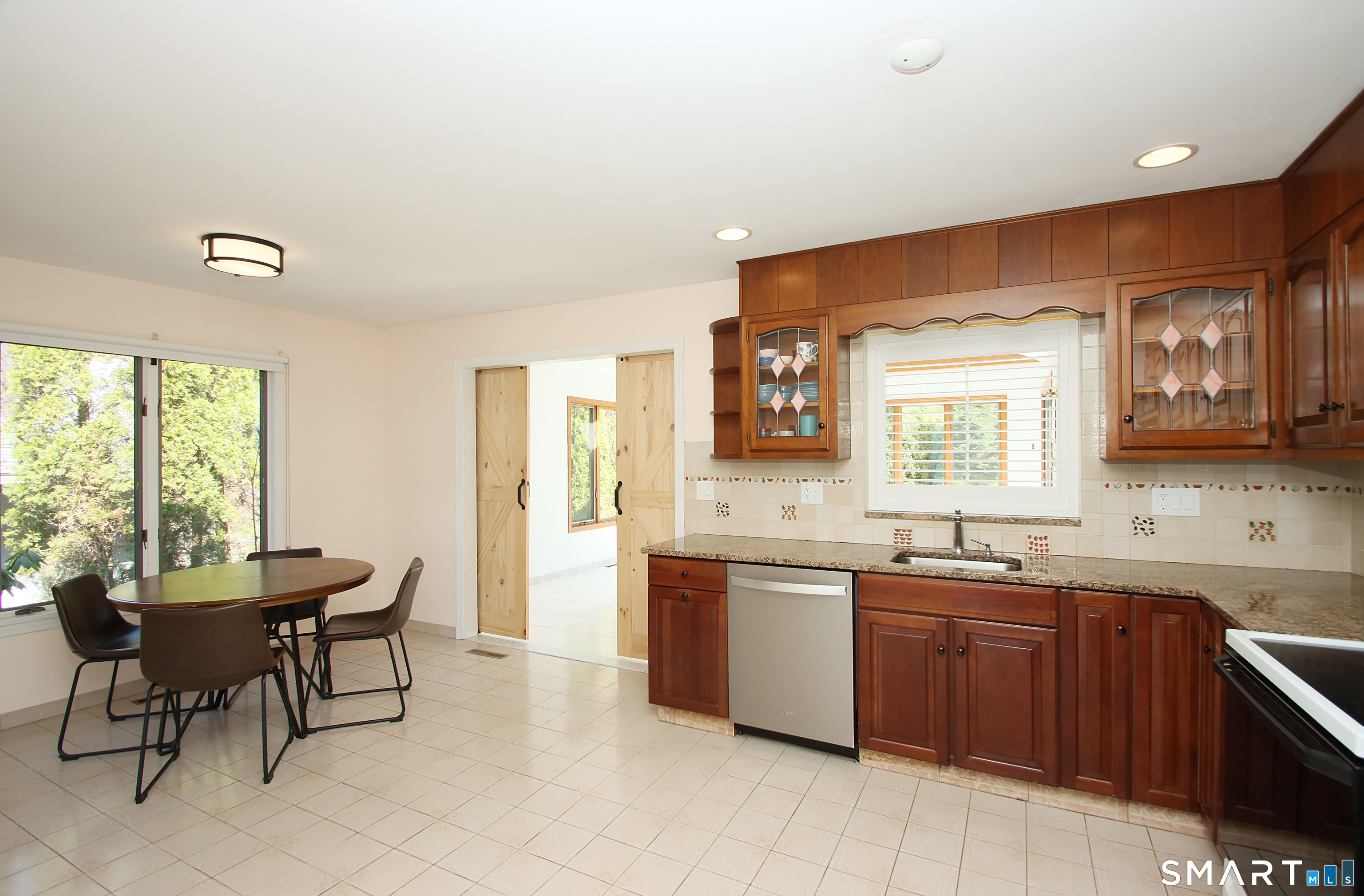 151 Colony Street Hamden, CT 06518 - Photo 6 of 34