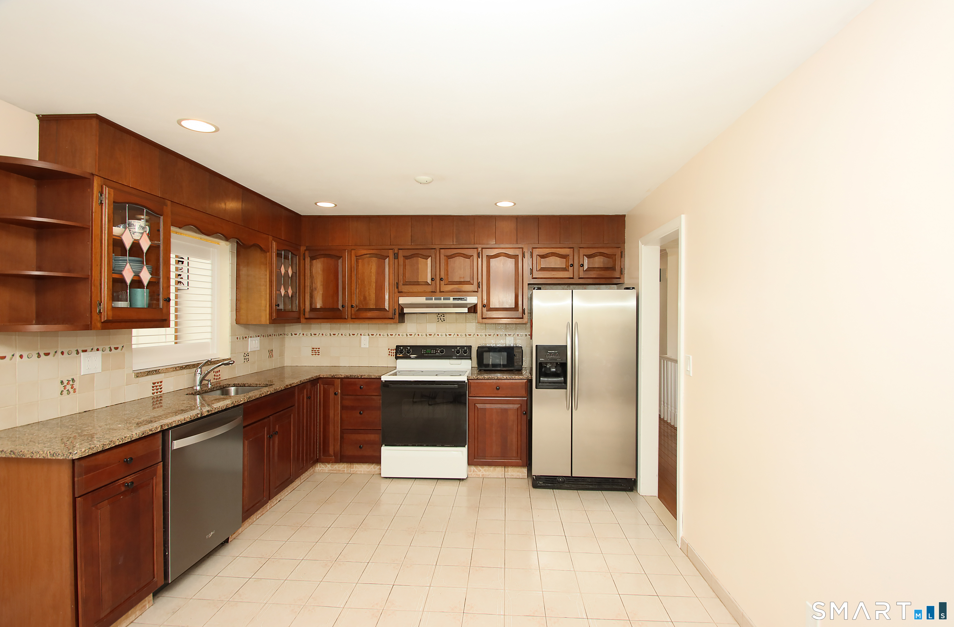 151 Colony Street Hamden, CT 06518 - Photo 7 of 34