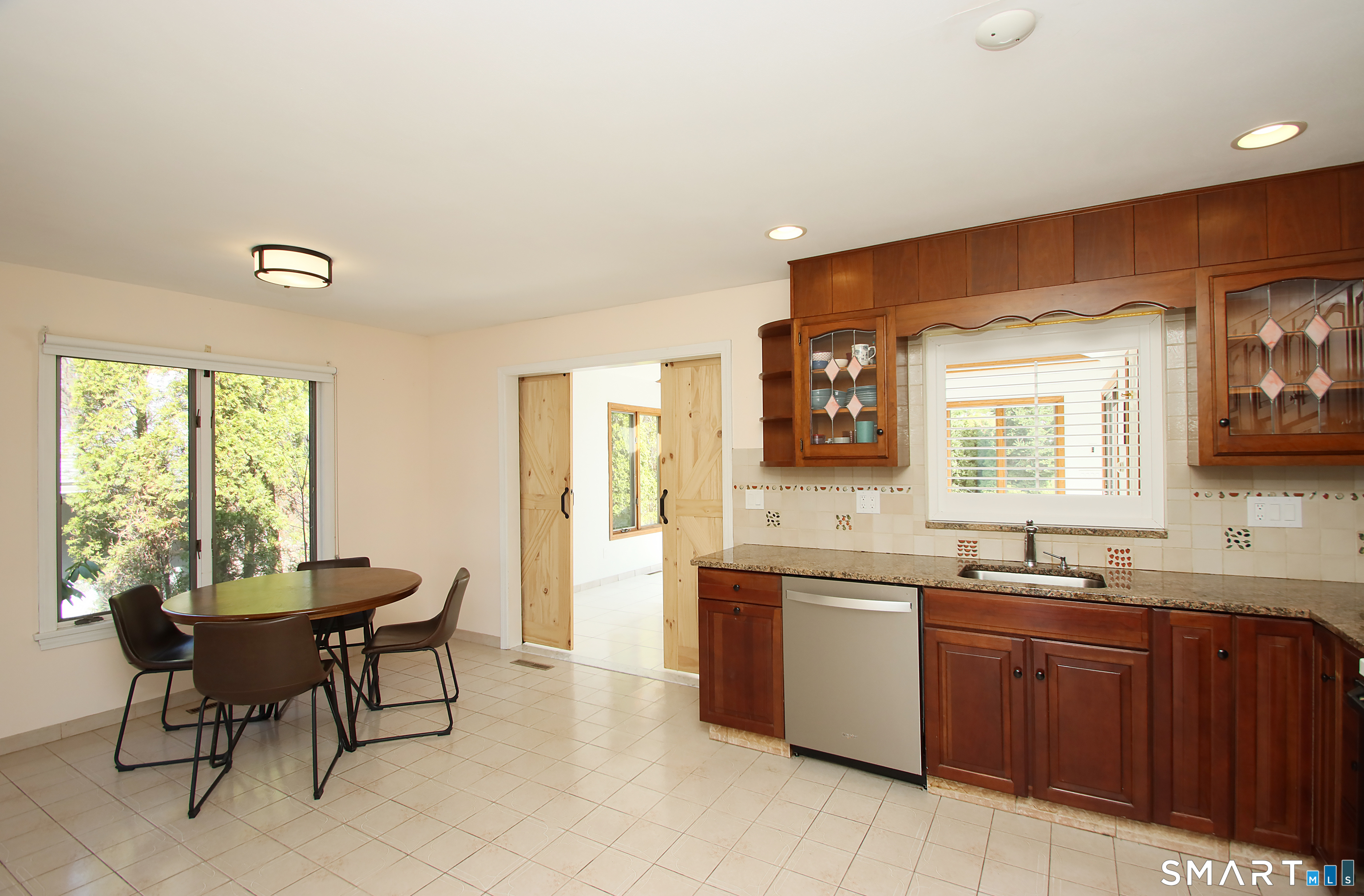 151 Colony Street Hamden, CT 06518 - Photo 9 of 34