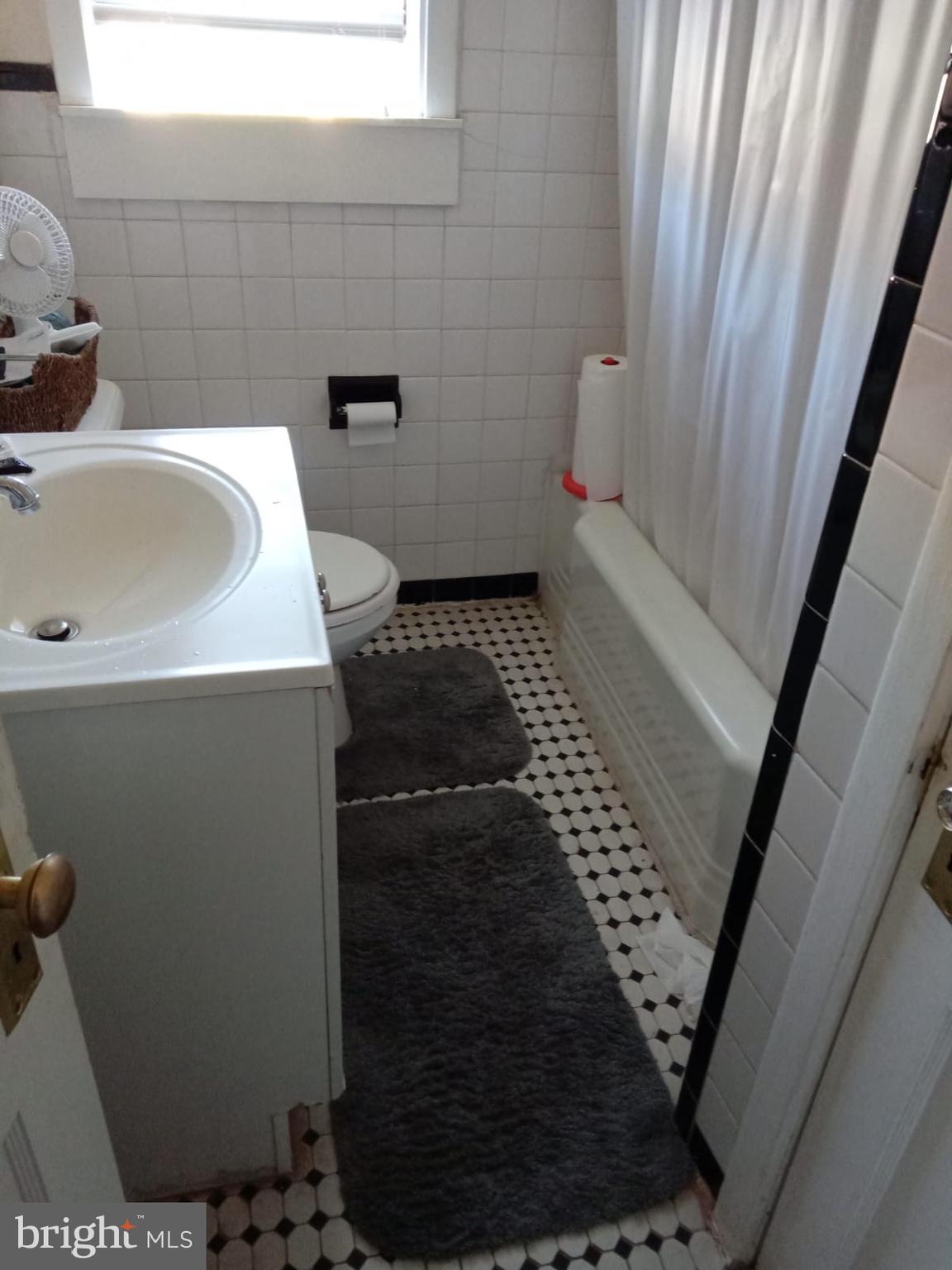4508 Pen Lucy Road Baltimore, MD 21229 - Photo 8 of 9 Second Bathroom