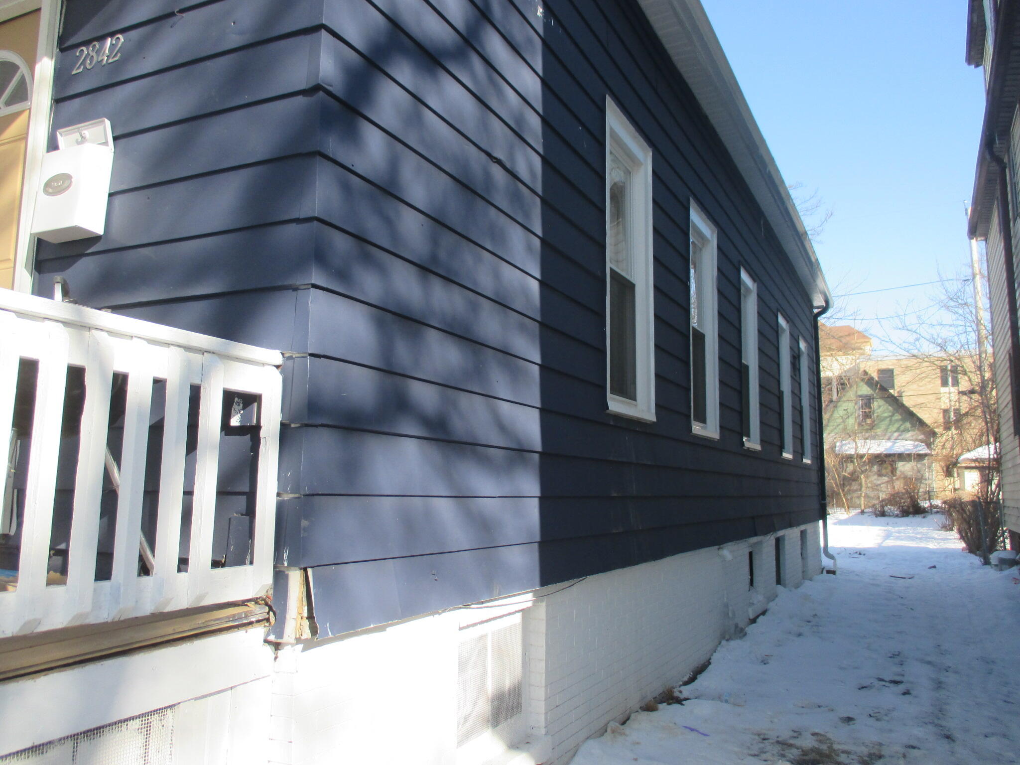 2842 North 16th Street Milwaukee, WI 53206 - Photo 3 of 30 IMG_2838