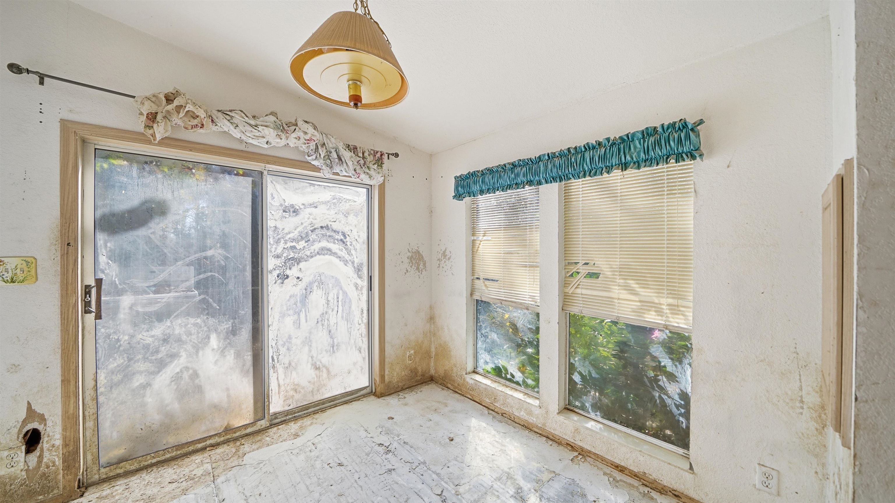 7451 Hilltop Street Keystone Heights, FL 32656 - Photo 16 of 24 a view of a room with large windows