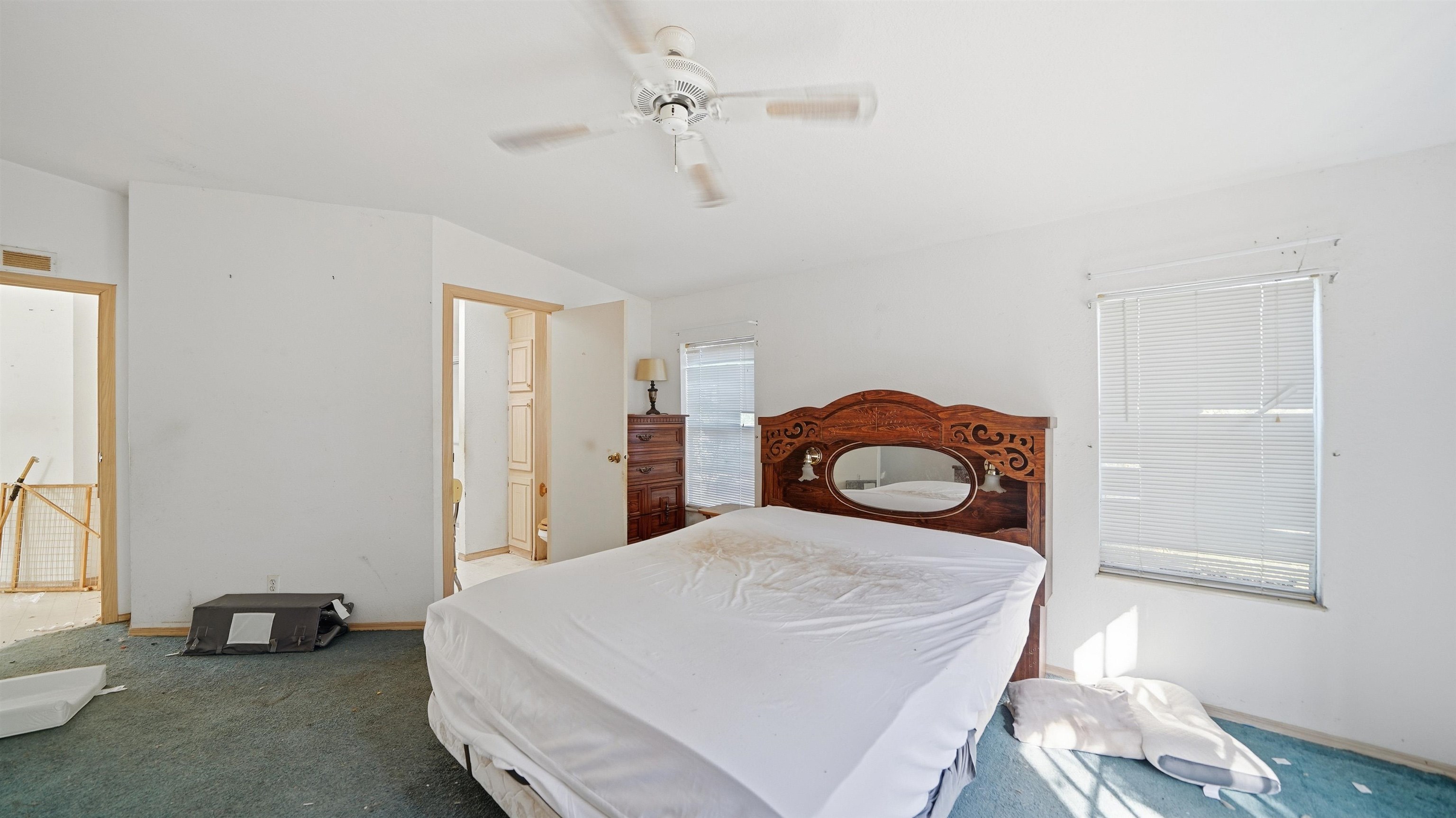 7451 Hilltop Street Keystone Heights, FL 32656 - Photo 18 of 24 a bedroom with a bed and a couch