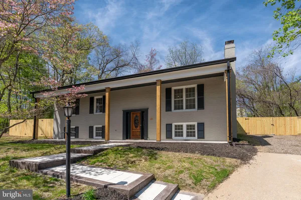 $525,000 | 1712 Raines Drive, Fredericksburg, VA 22401