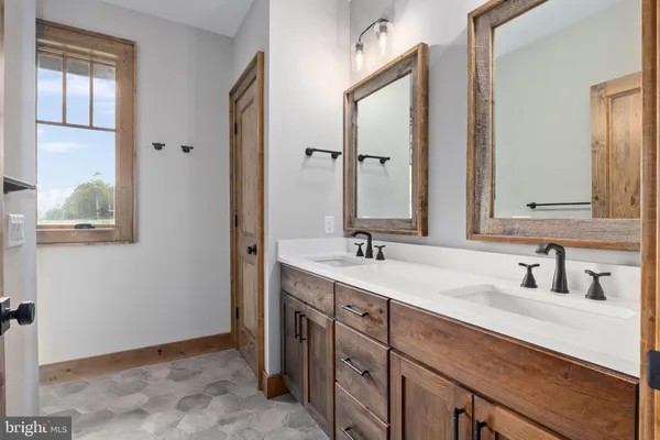 $899,900 | 445 Eaglewood Trail, Franklin, WV 26807