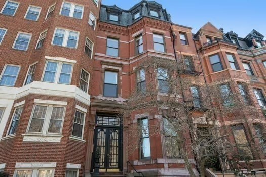 252 Commonwealth Avenue, Unit 4 Boston, MA 02116 - Photo 13 of 14 a front view of a multi story building