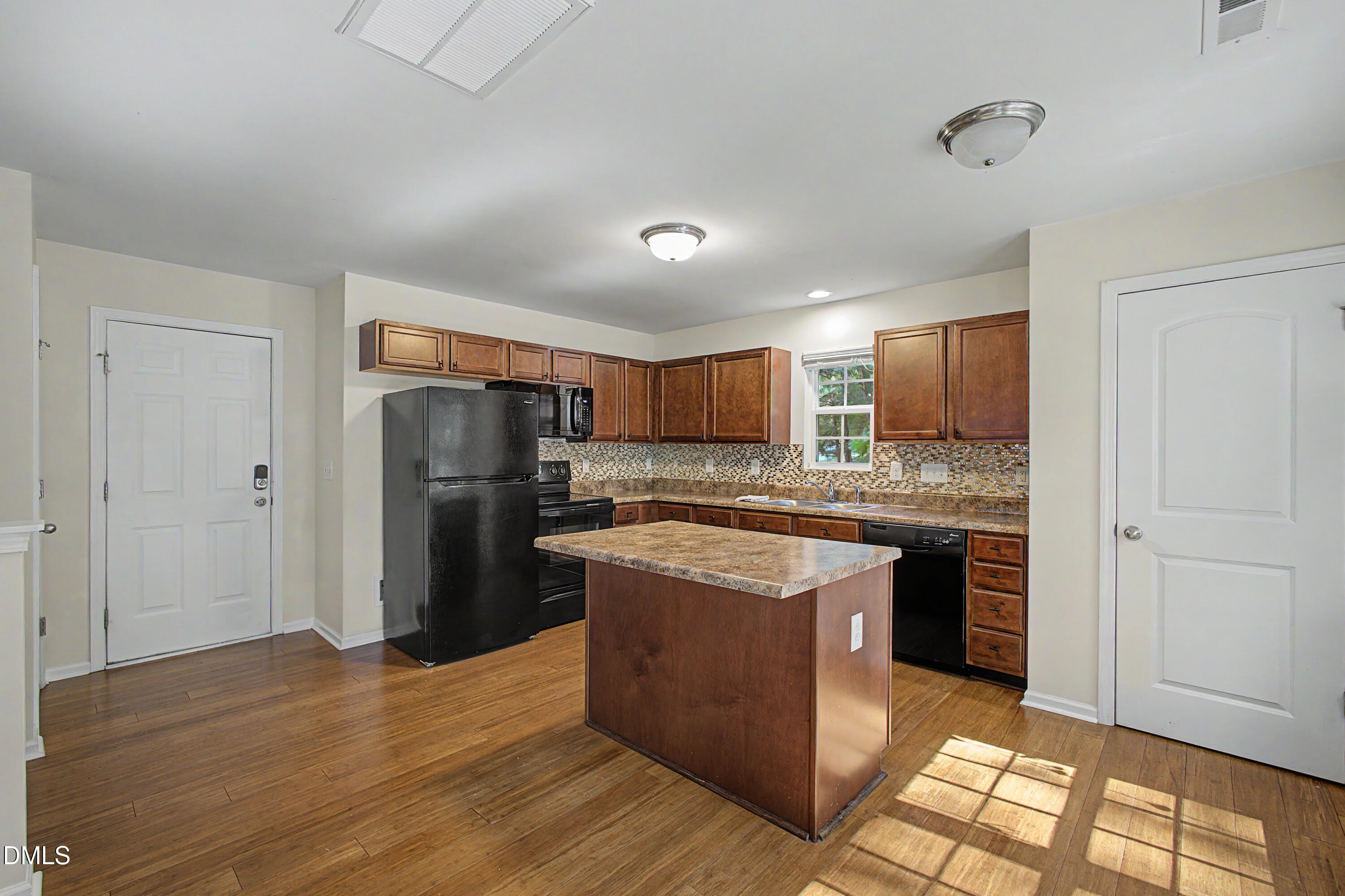 2924 Smooth Stone Trail Raleigh, NC 27610 - Photo 7 of 30