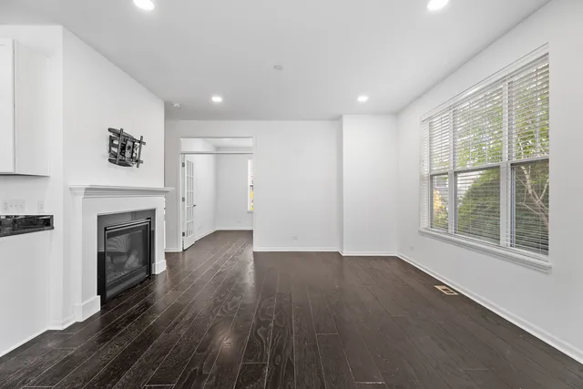 $485,000 | 821 Lexington Circle East, Des Plaines, IL 60016