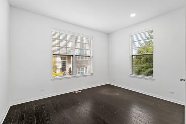 $485,000 | 821 Lexington Circle East, Des Plaines, IL 60016