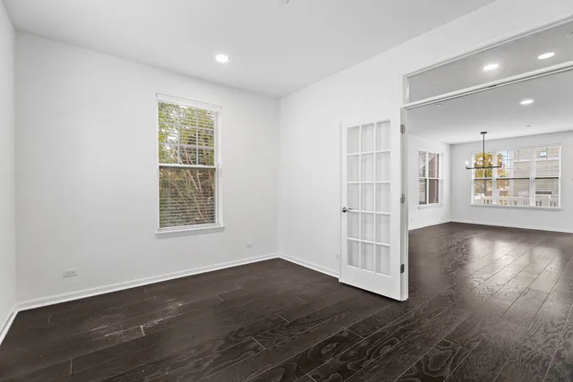 $485,000 | 821 Lexington Circle East, Des Plaines, IL 60016