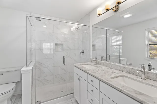 $485,000 | 821 Lexington Circle East, Des Plaines, IL 60016