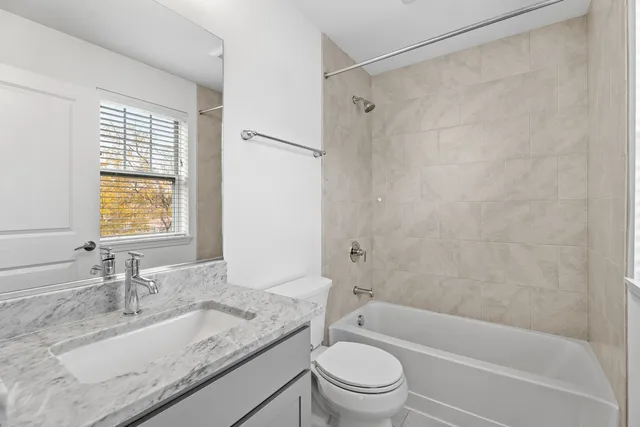 $485,000 | 821 Lexington Circle East, Des Plaines, IL 60016