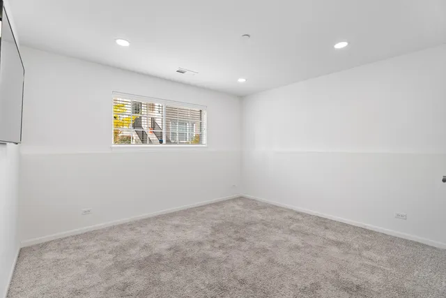 $485,000 | 821 Lexington Circle East, Des Plaines, IL 60016