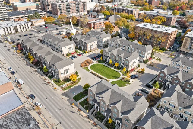 $485,000 | 821 Lexington Circle East, Des Plaines, IL 60016