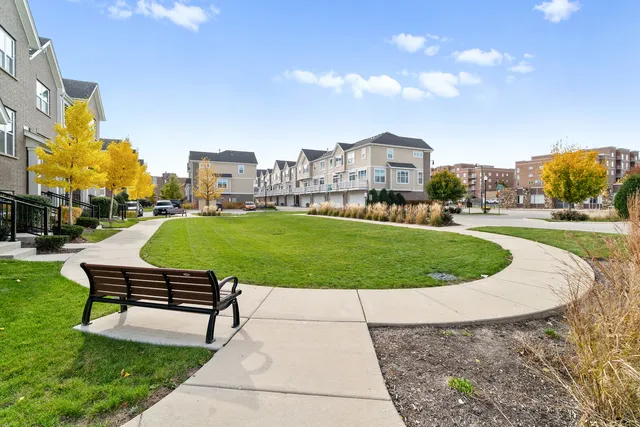 $485,000 | 821 Lexington Circle East, Des Plaines, IL 60016