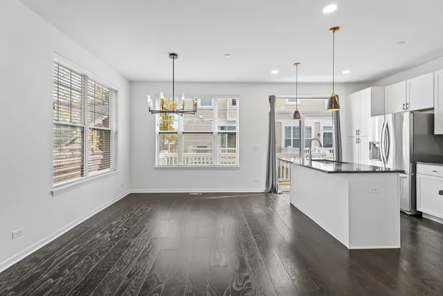 $485,000 | 821 Lexington Circle East, Des Plaines, IL 60016