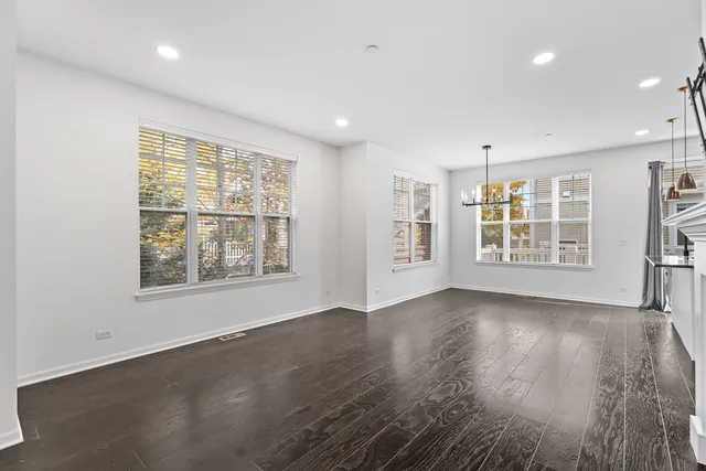 $485,000 | 821 Lexington Circle East, Des Plaines, IL 60016