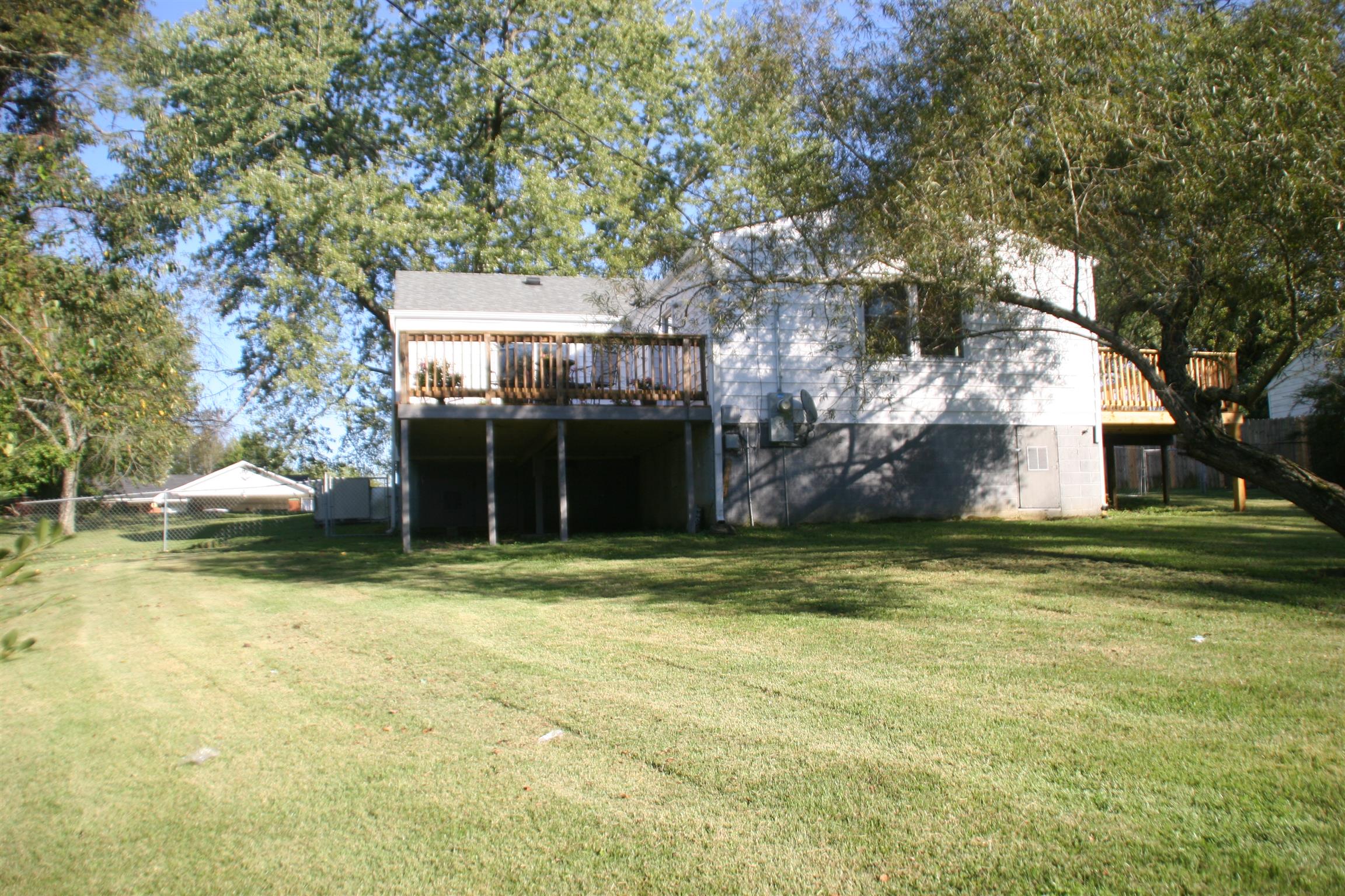 502 High Point Road Clarksville, TN 37042 - Photo 5 of 30 Surprise! There are actually 2 Decks on this home...one on each side of the Family Room!
