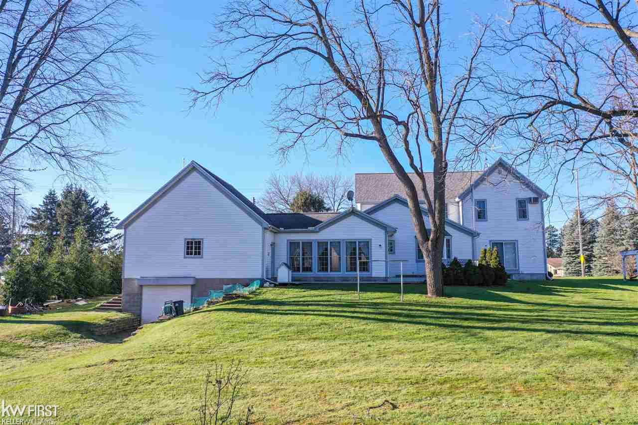 13433 Fenton Road Fenton, MI 48430 - Photo 4 of 74 50062820-3.JPG