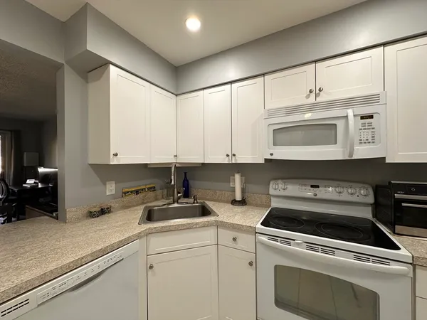 $2,400 | 100 Rosemary Way, Unit 210, Needham, MA 02494