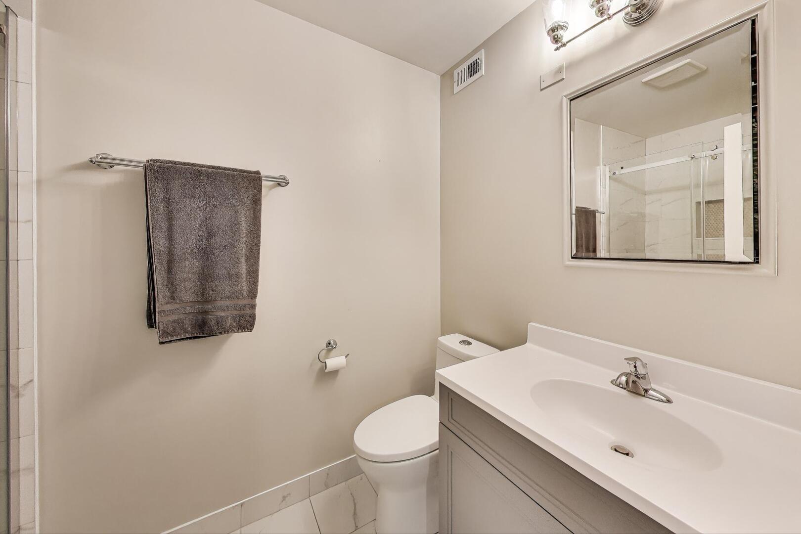 25 Shoreline Road, Unit B Lake Barrington, IL 60010 - Photo 15 of 34 Gallery Image 15