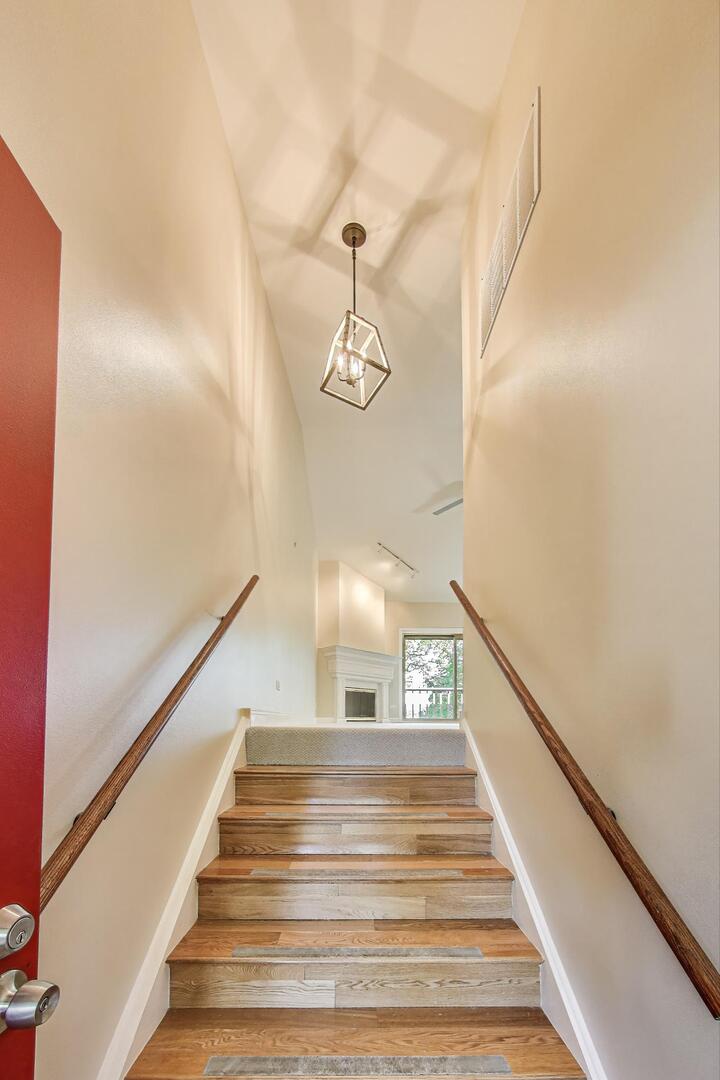 25 Shoreline Road, Unit B Lake Barrington, IL 60010 - Photo 3 of 34 Gallery Image 3