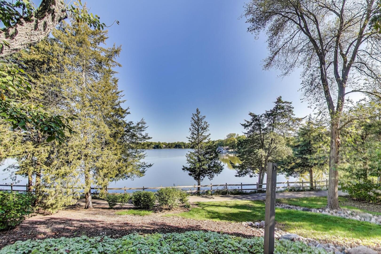 25 Shoreline Road, Unit B Lake Barrington, IL 60010 - Photo 31 of 34 Gallery Image 31