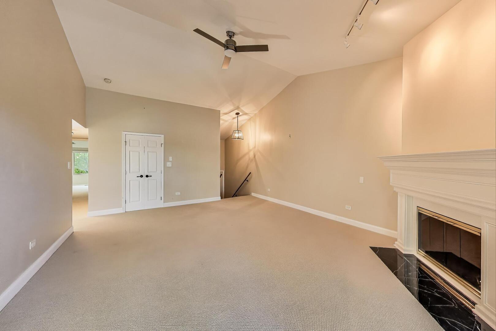 25 Shoreline Road, Unit B Lake Barrington, IL 60010 - Photo 4 of 34 Gallery Image 4
