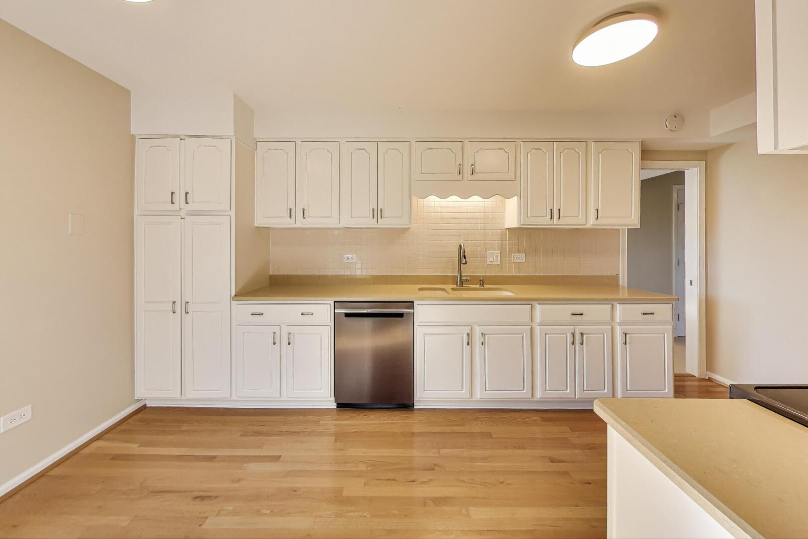 25 Shoreline Road, Unit B Lake Barrington, IL 60010 - Photo 10 of 34 Gallery Image 10